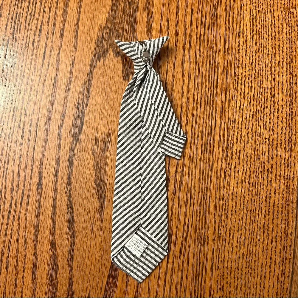 Necktie toddler boys 10.5in gray and white seersucker stripes